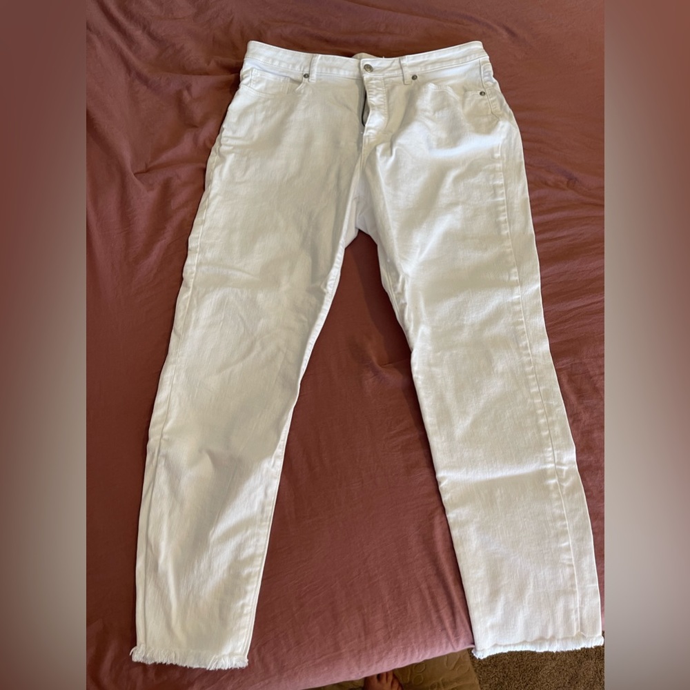 Women’s LOFT Jeans White with frayed ankles size 14/32